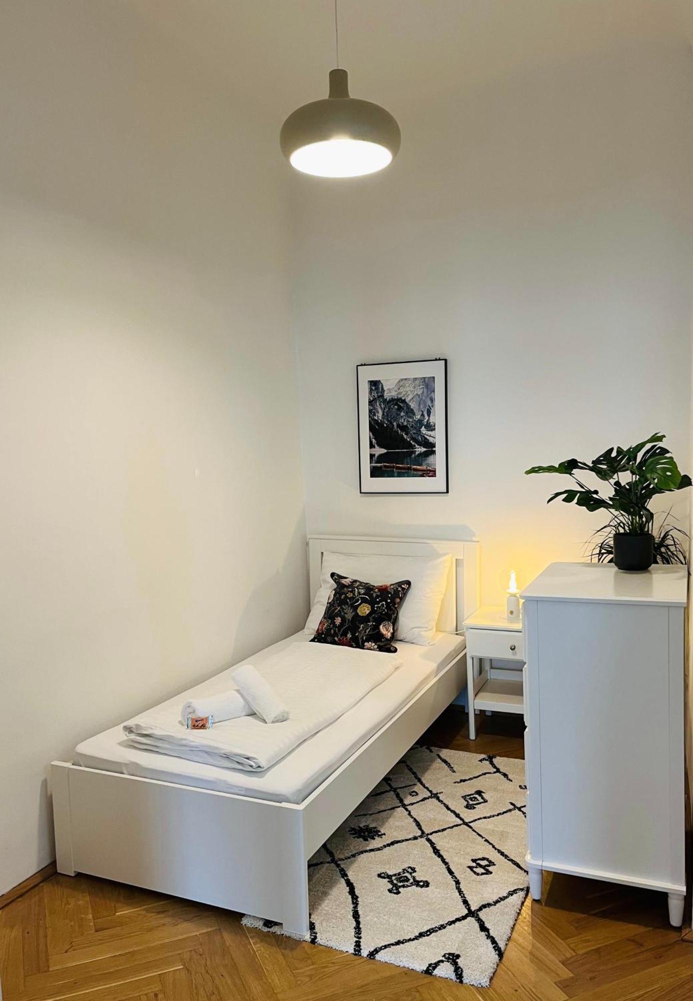 Bloom - Cozy Apartment, 5 Stops To City Center Wenen Buitenkant foto